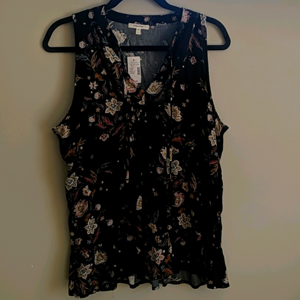 Black floral vneck sleeveless tunic
